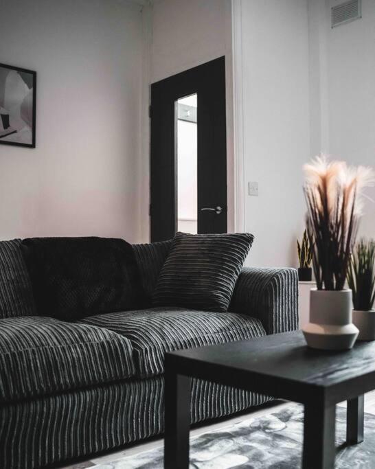 Comfortable Home In Bolton Farnworth Zewnętrze zdjęcie