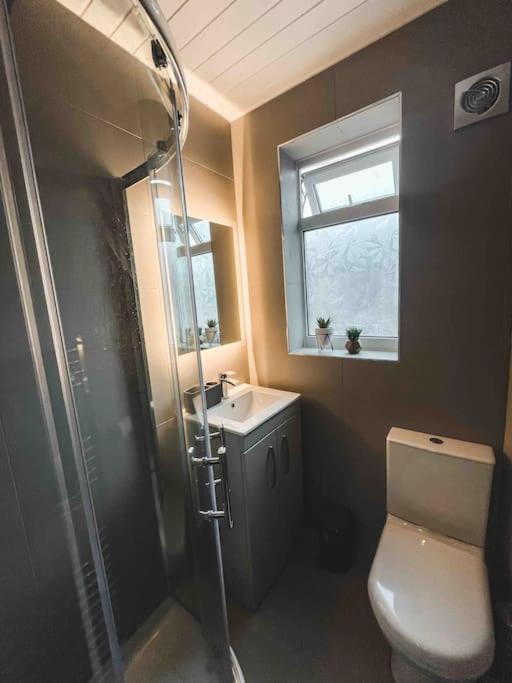 Comfortable Home In Bolton Farnworth Zewnętrze zdjęcie